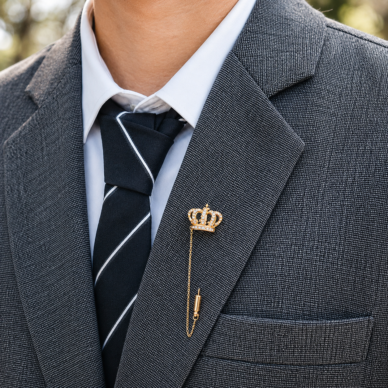 Crown Chain Pin