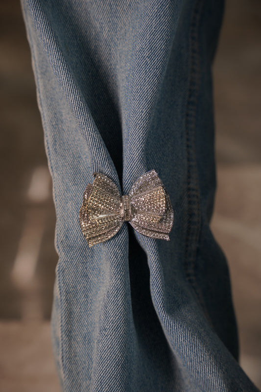Rhinestone Bow Brooch (silver)