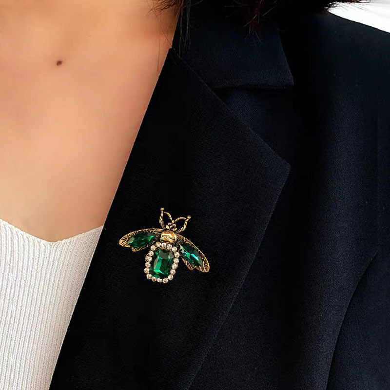 Green gemstone fly brooch