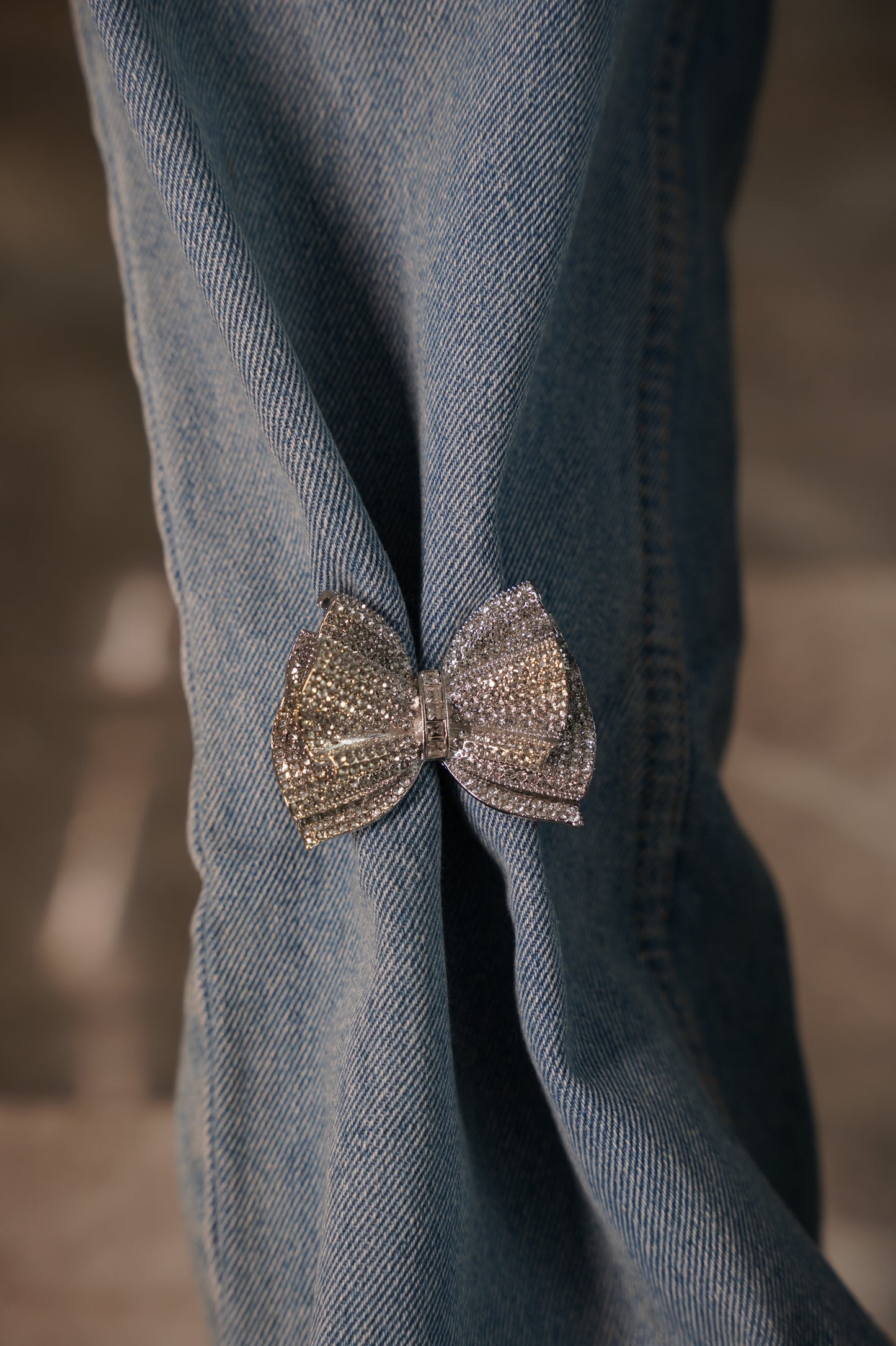 Rhinestone Bow Brooch (silver)