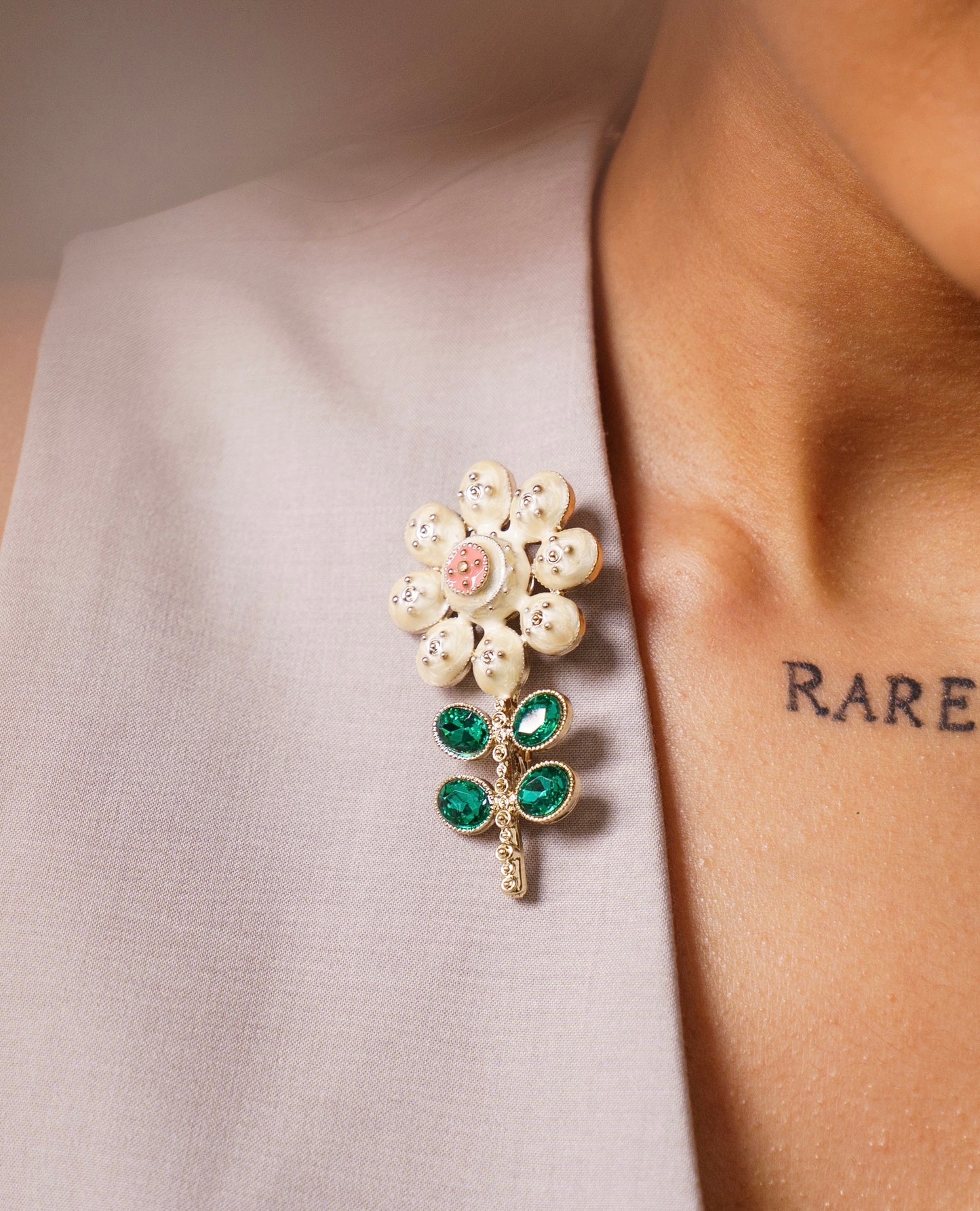 ivory daisy brooch