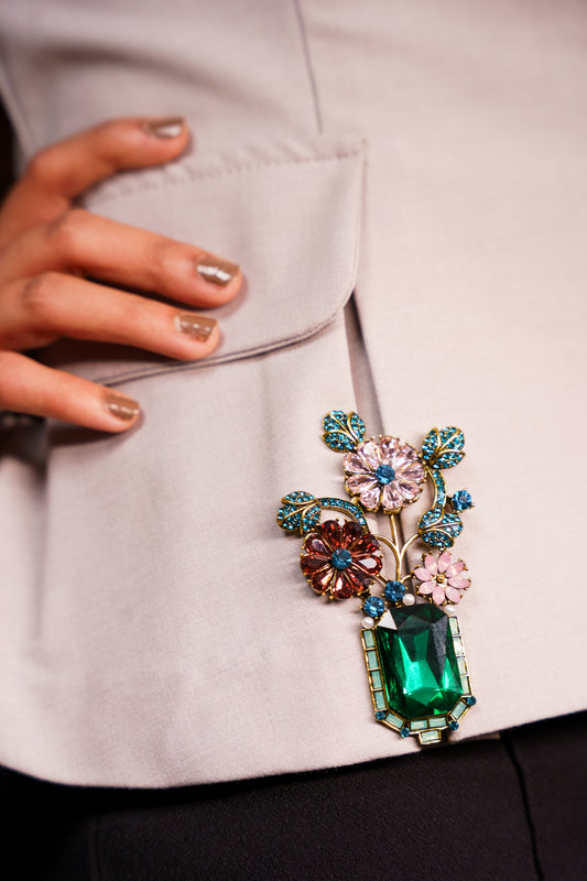 Majestic flower vase brooch