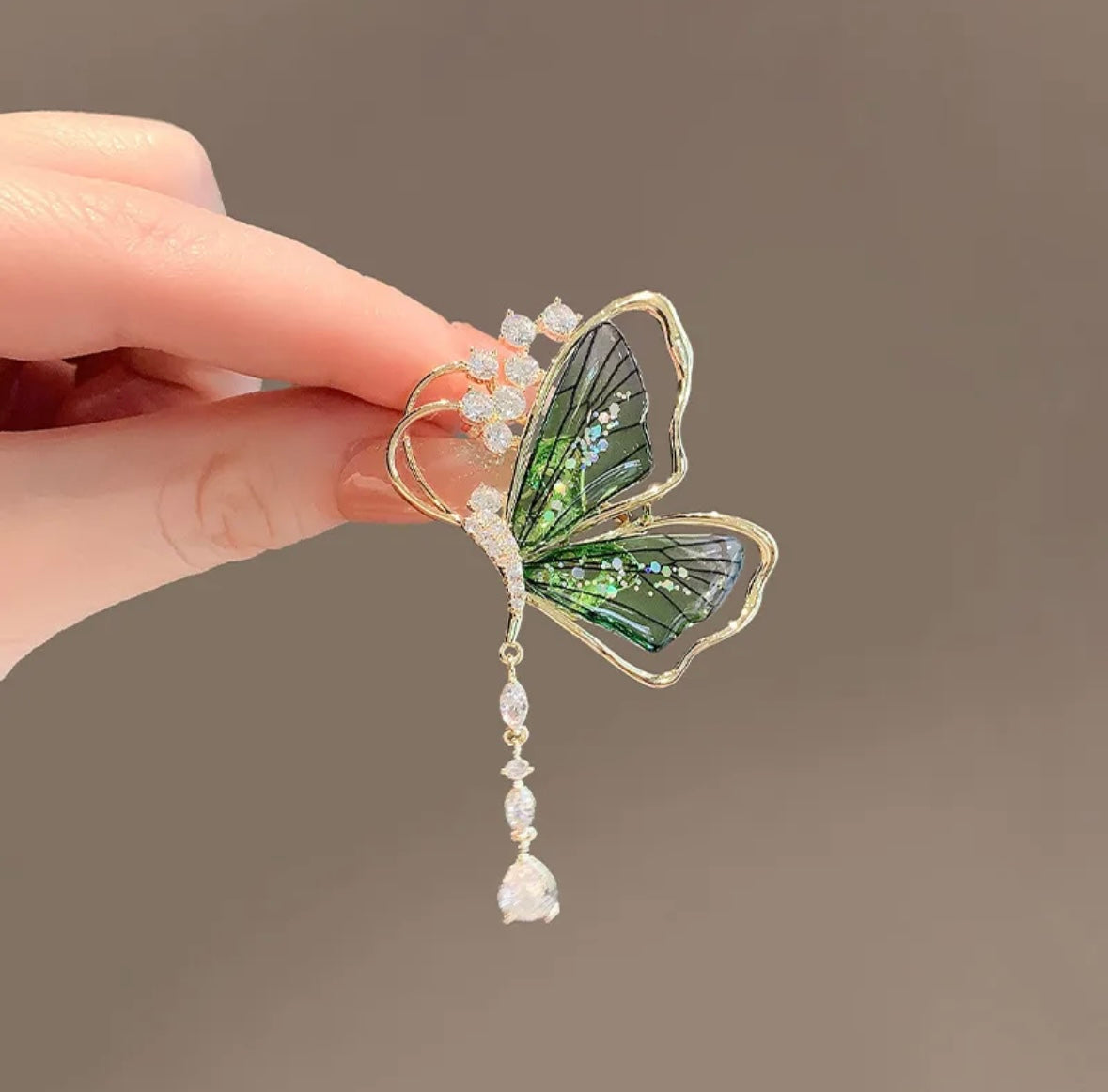 Dreamy half butterfly brooch