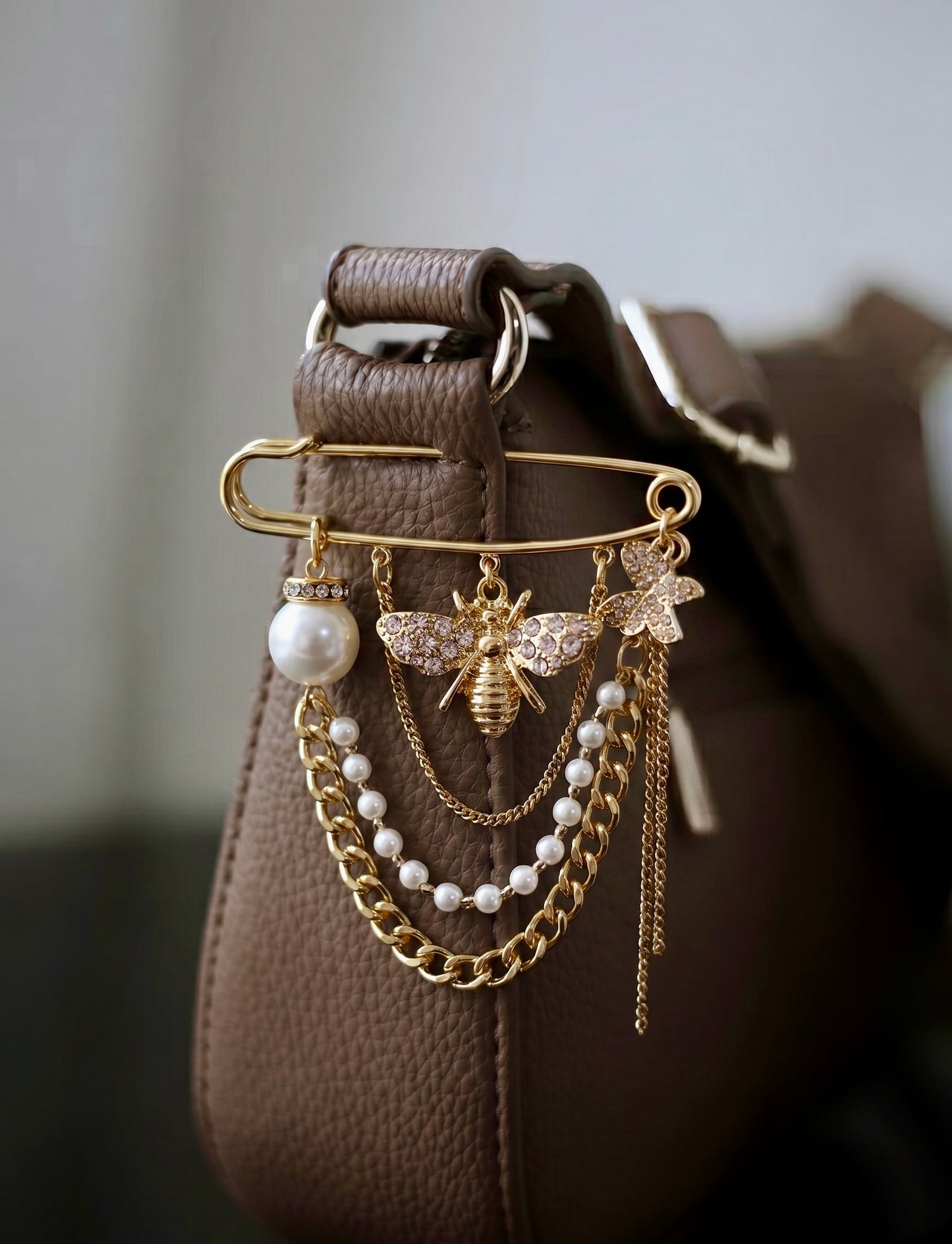 Queen Bee Pearl Chain safety pin