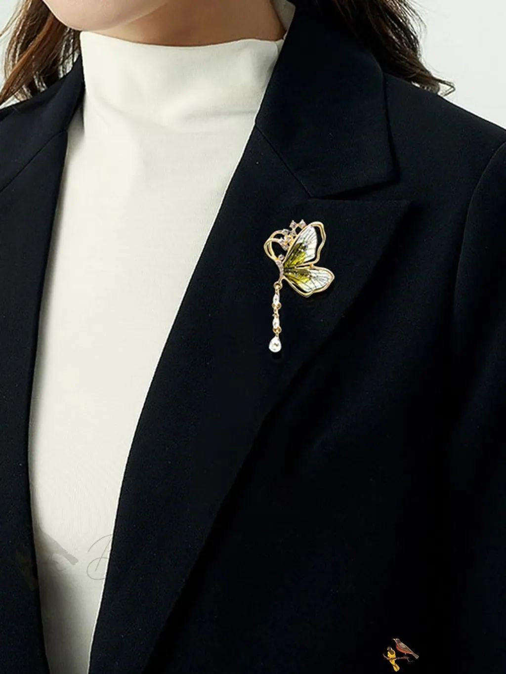 Dreamy half butterfly brooch